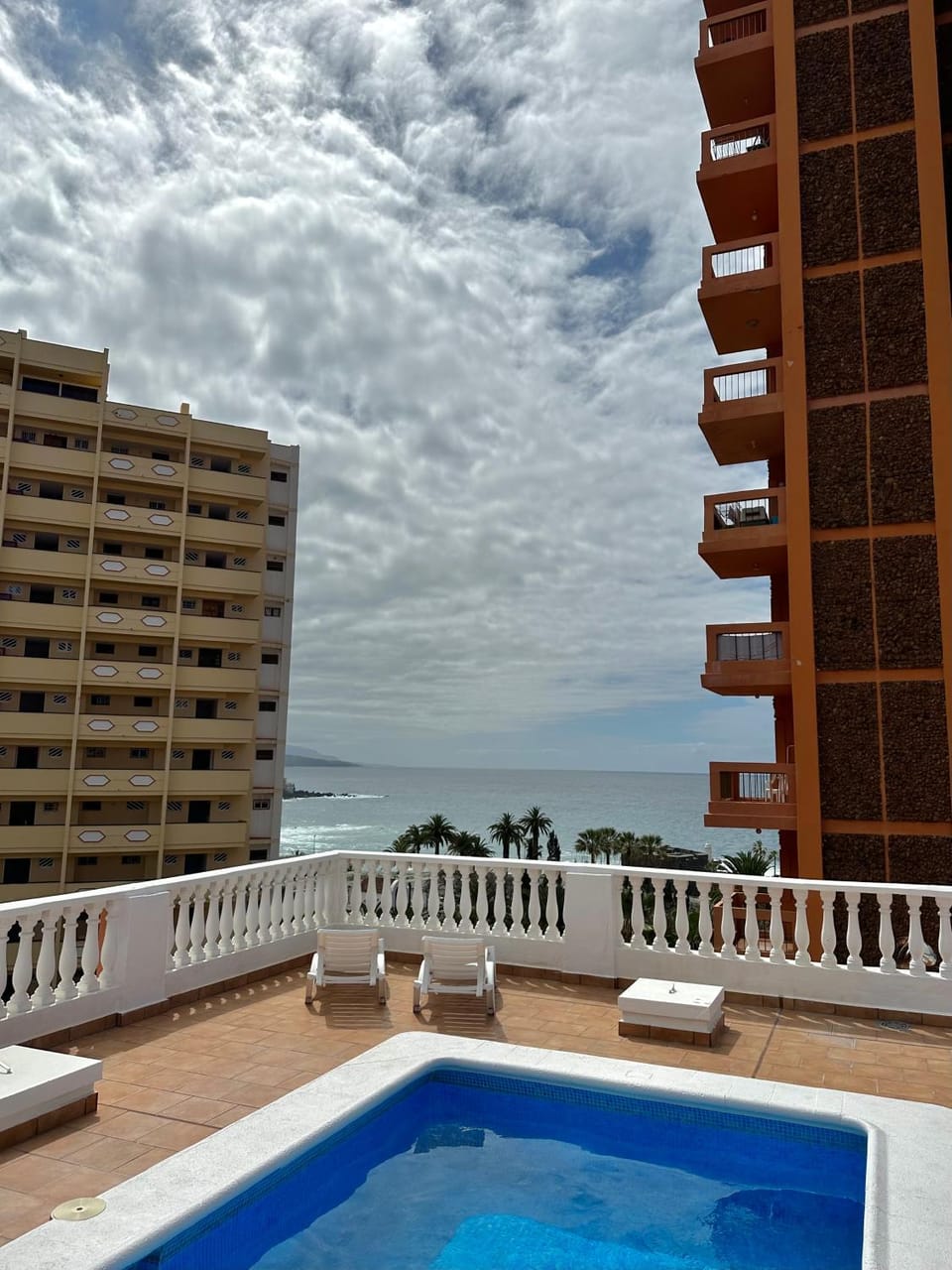Property building, Sea view, Swimming pool