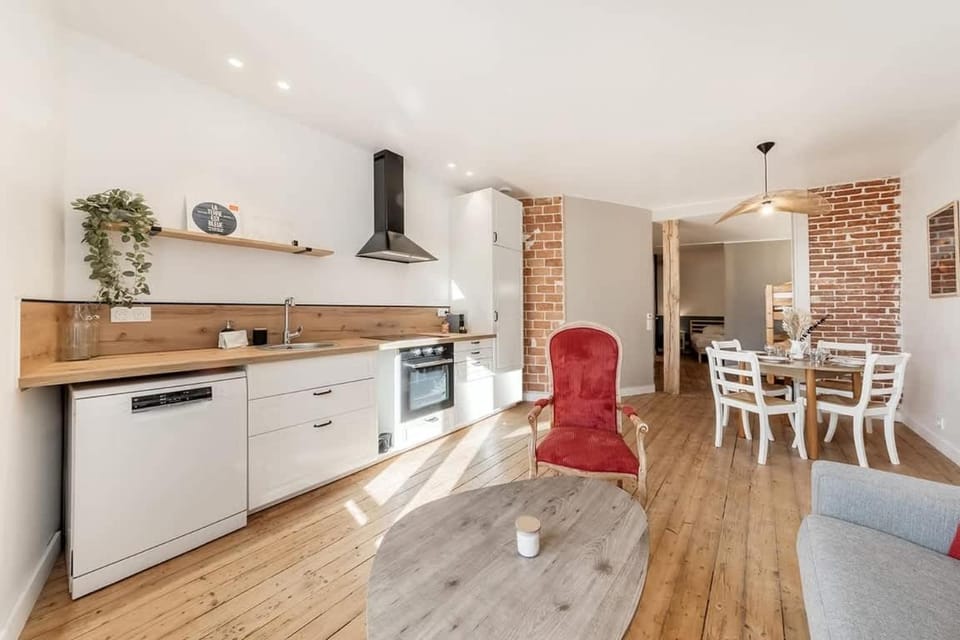 Kitchen or kitchenette, Living room, Seating area, Dining area, dishwasher, oven, stove