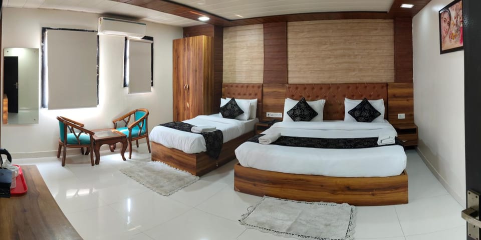 Bed, TV and multimedia, Photo of the whole room, Seating area, Bedroom, towels