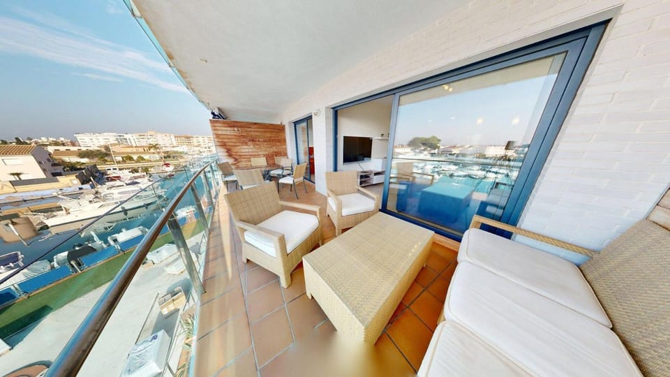 Trebol apartamento climatizado y piscina Apartment in Roses
