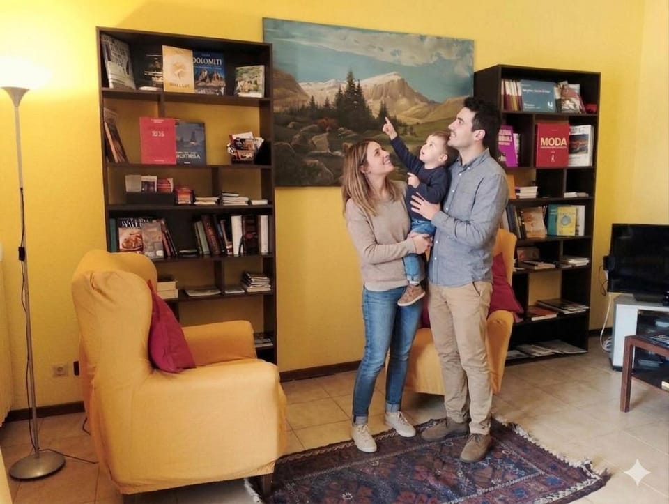 Communal lounge/ TV room, Library, Evening entertainment, Guests, Family