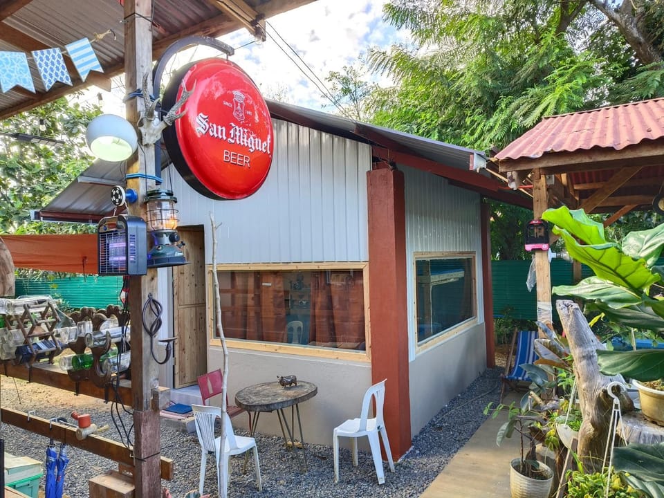 Red's Cafè & Resto- Glass Cabin Cabin in Northern Mindanao