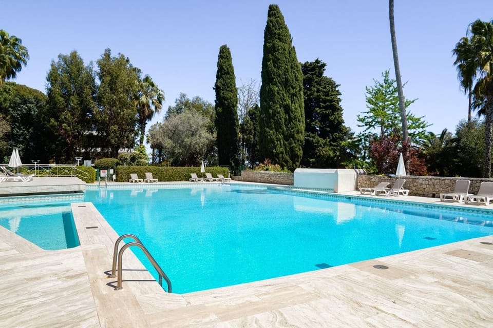 Pool view, Swimming pool, sunbed