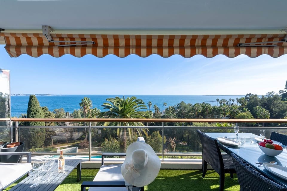 View (from property/room), Balcony/Terrace, Pool view, Sea view