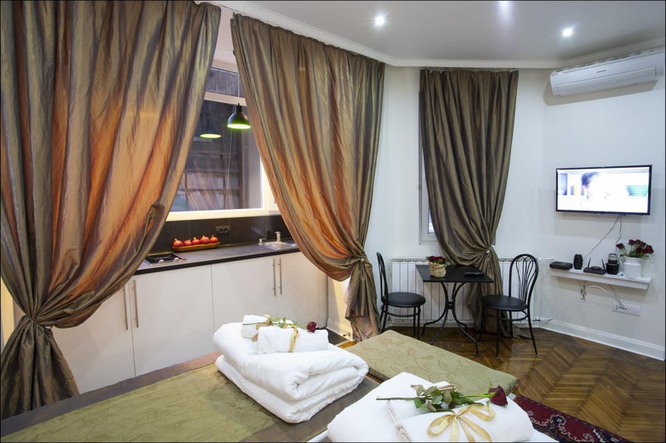 Photo of the whole room, Decorative detail