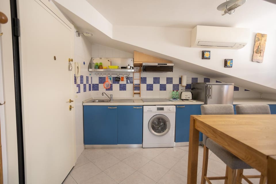 Kitchen or kitchenette, washing machine, dryer