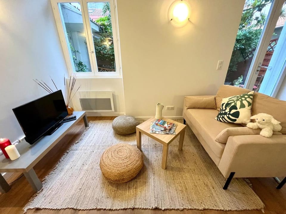 Studio 3 personnes avec terrasse 50 m de la Grande Plage Biarritz Surf Apartment in Biarritz