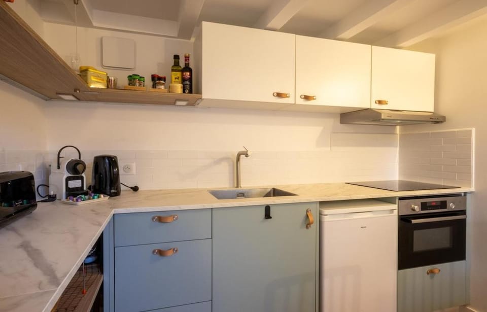 Studio 3 personnes avec terrasse 50 m de la Grande Plage Biarritz Surf Apartment in Biarritz
