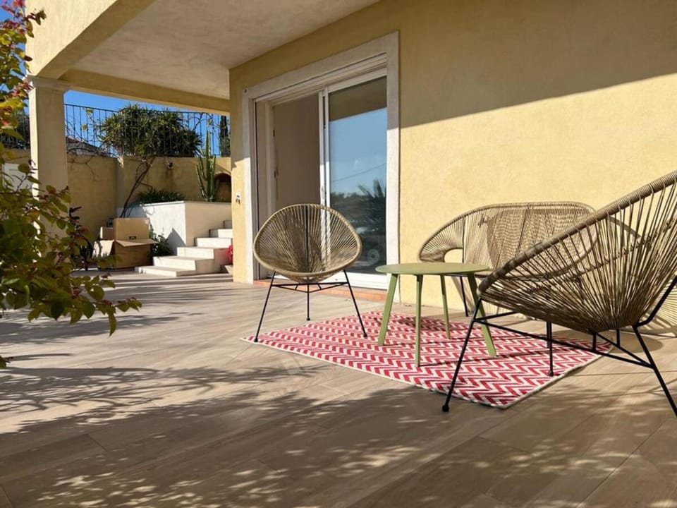 Patio, Spring, Day
