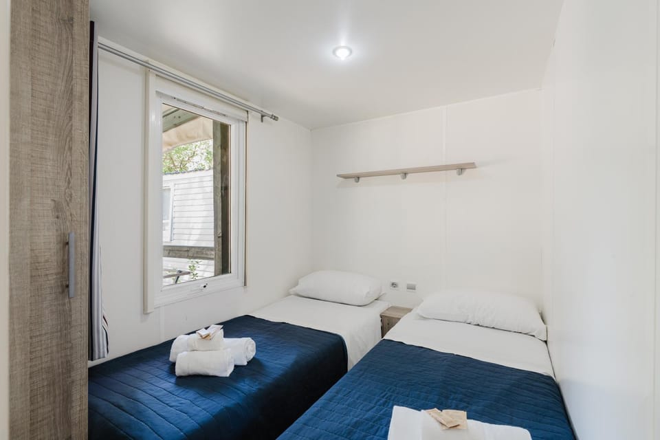 Property building, Living room, Bedroom