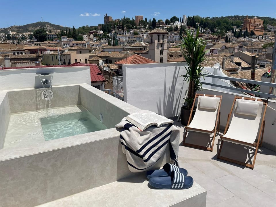Day, Natural landscape, View (from property/room), City view, Mountain view, Pool view, Swimming pool, sunbed