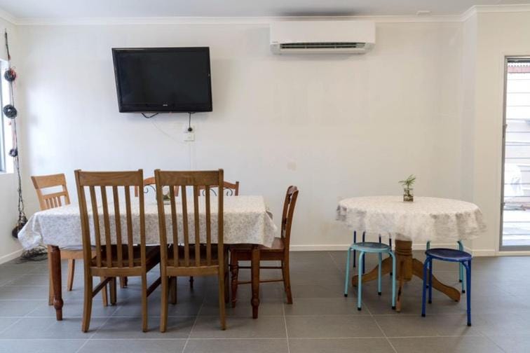 Five 2 Home Backpacker Hostel in Brisbane