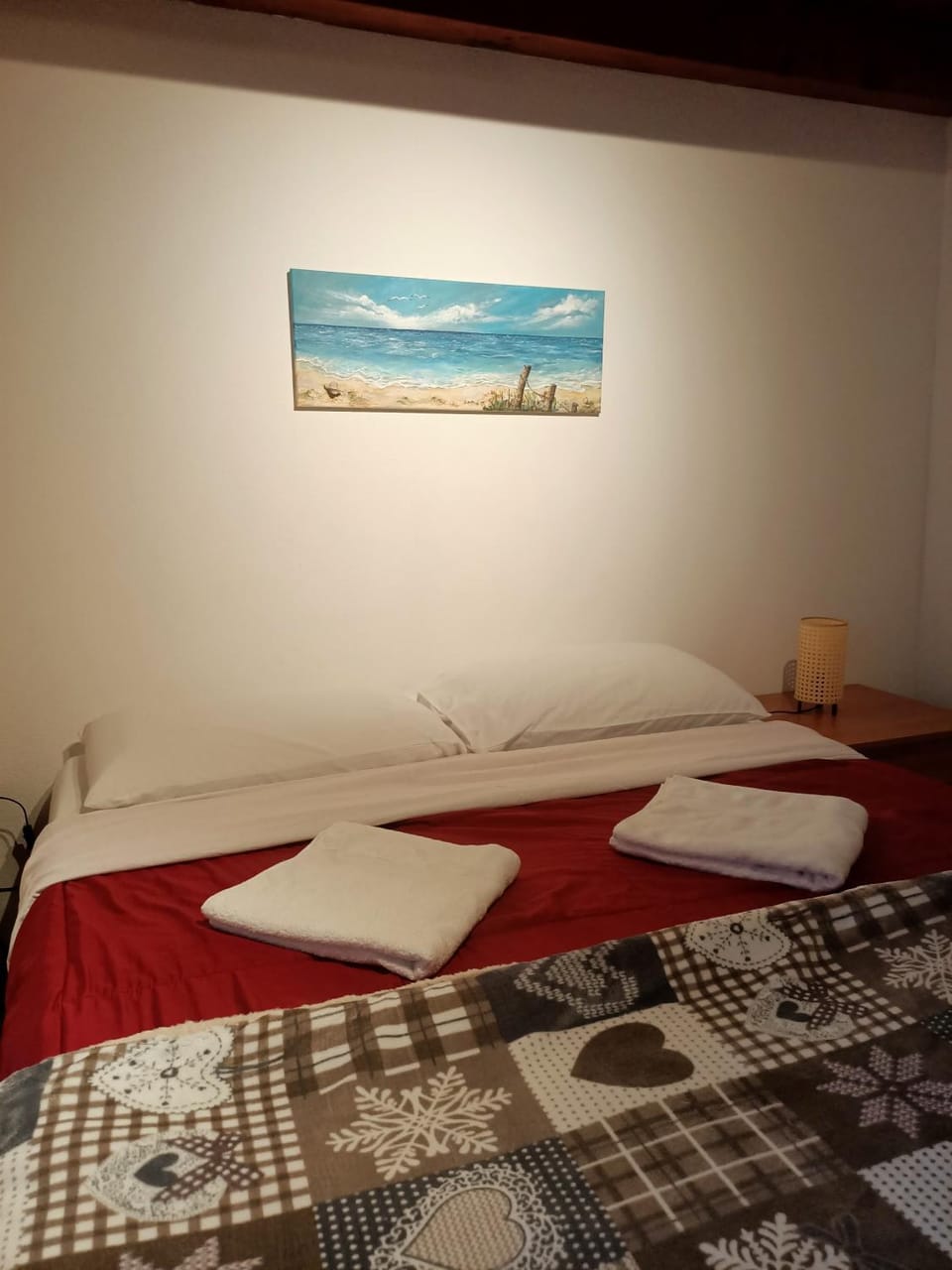 Hot Tub, Decorative detail, Bedroom, heating, internet, towels, air conditioner