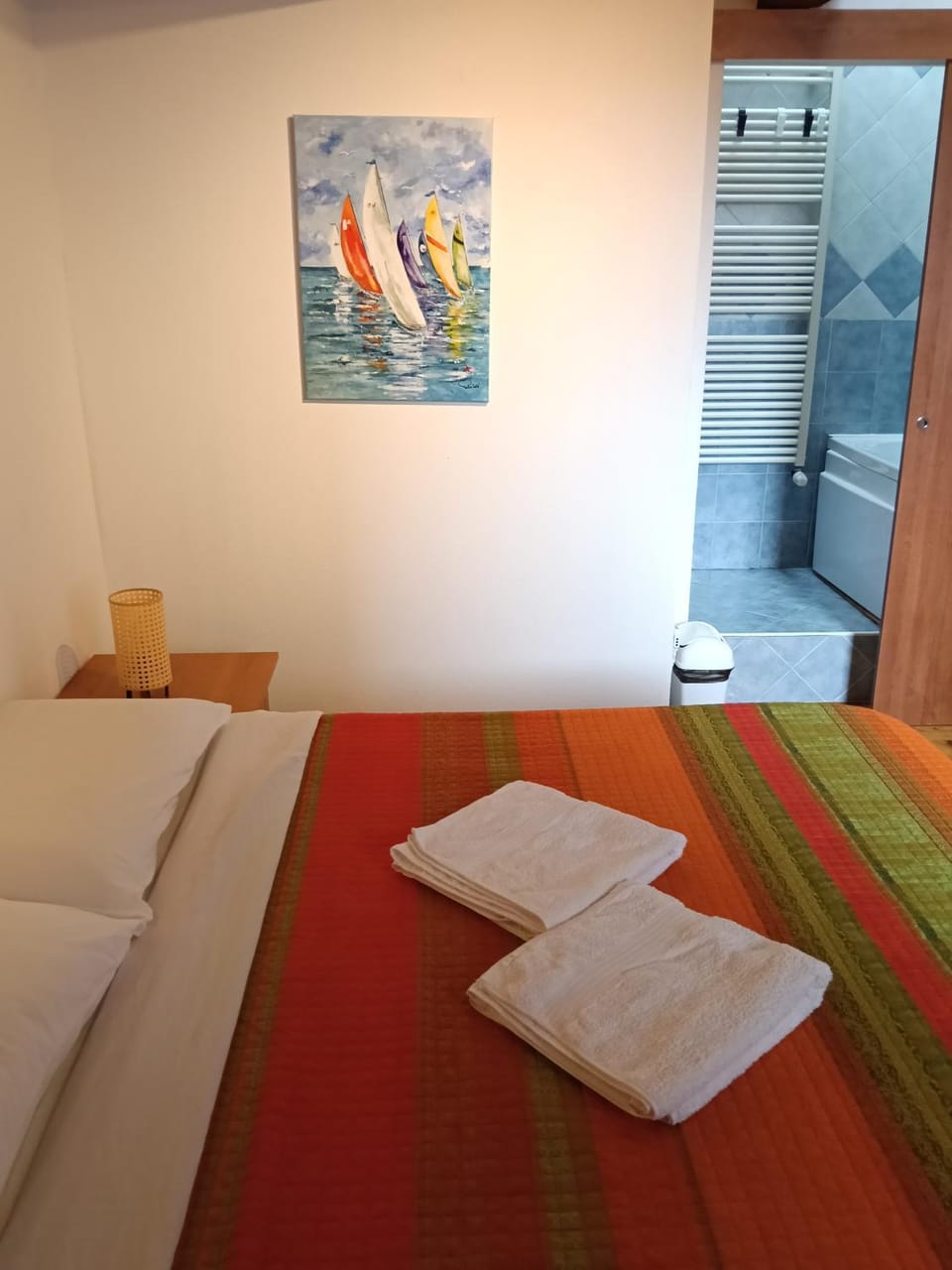 Bed, Photo of the whole room, Decorative detail, Bedroom, Bath, internet, towels, air conditioner