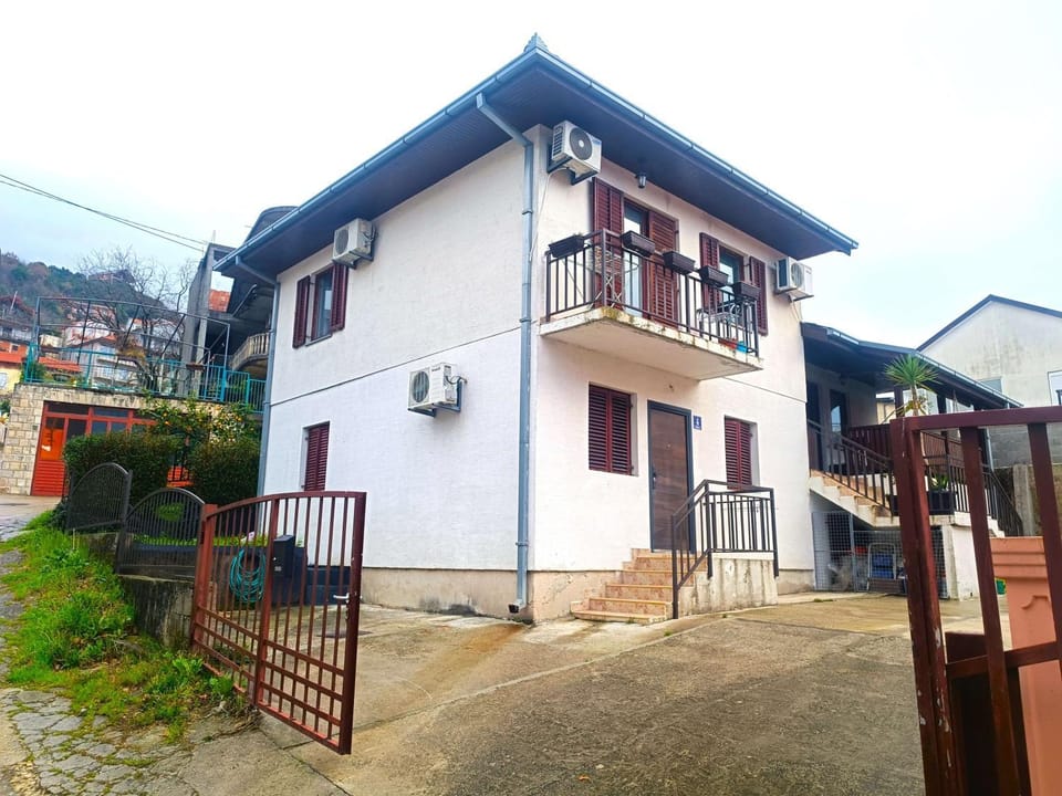 Property building, Facade/entrance, Parking