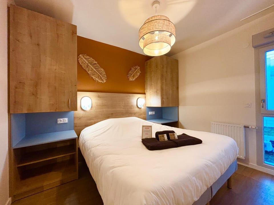 Bed, Photo of the whole room, Bedroom, towels, wardrobe