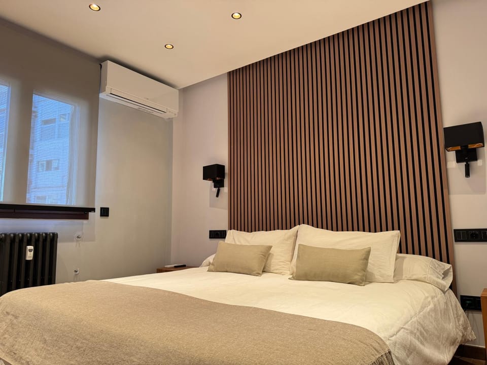 EscapadaBurgos, Bruma Obscuro, vivienda exclusiva en pleno centro de la ciudad Apartment in Burgos