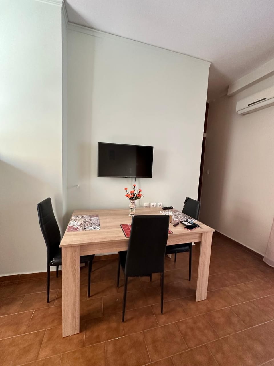 TV and multimedia, Dining area, air conditioner