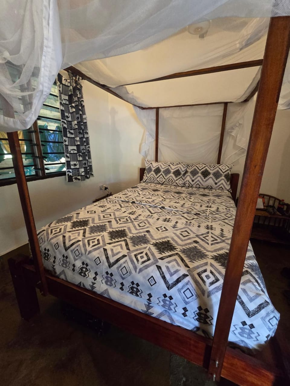 Photo of the whole room, Bedroom