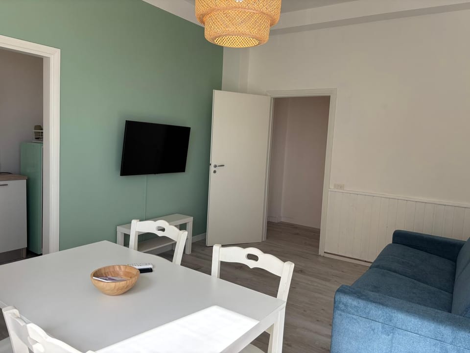 Living room, Dining area, Evening entertainment