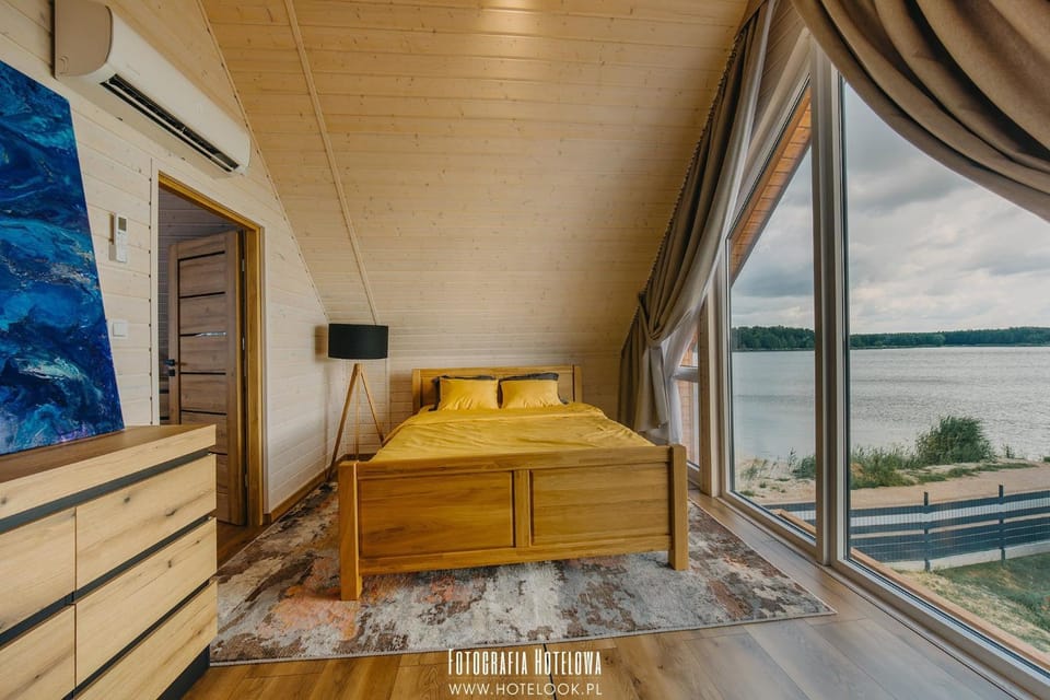 Bed, View (from property/room), Photo of the whole room, Bedroom, Lake view