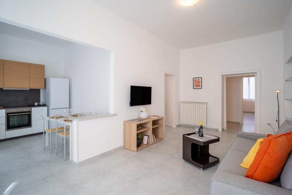 TV and multimedia, Kitchen or kitchenette, Living room, Dining area