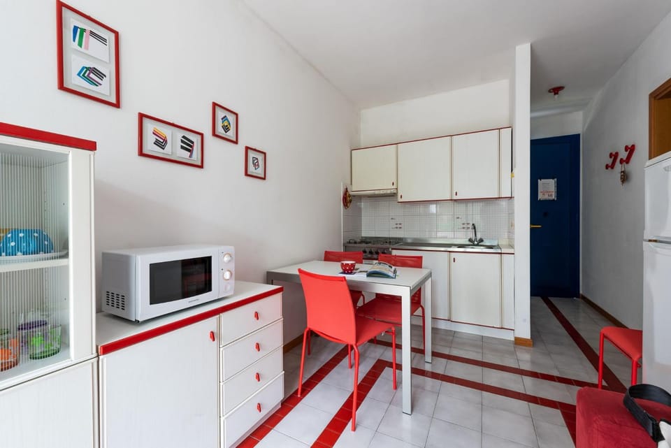 microwave, oven, kitchen