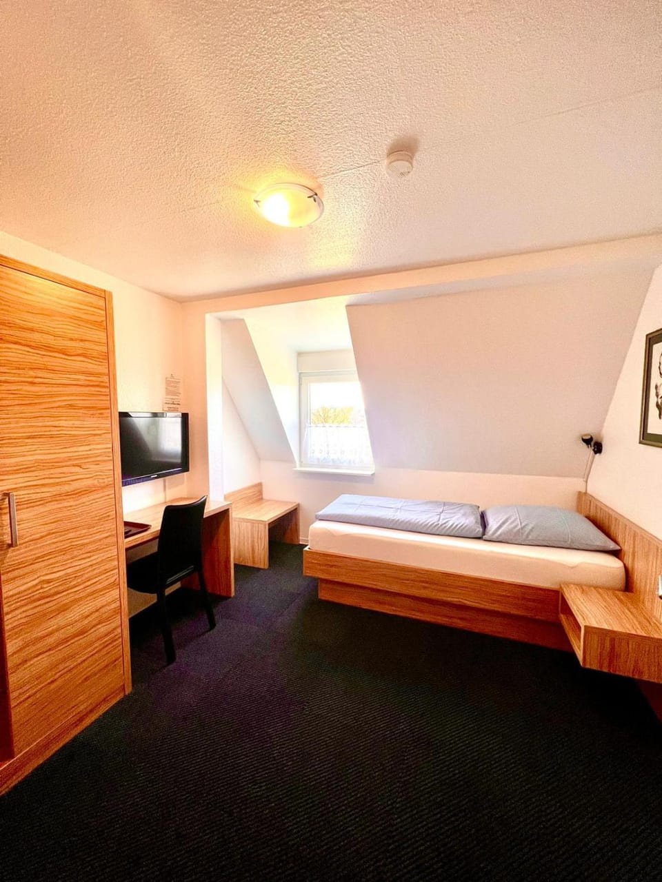Bed, Photo of the whole room, Bedroom, wardrobe
