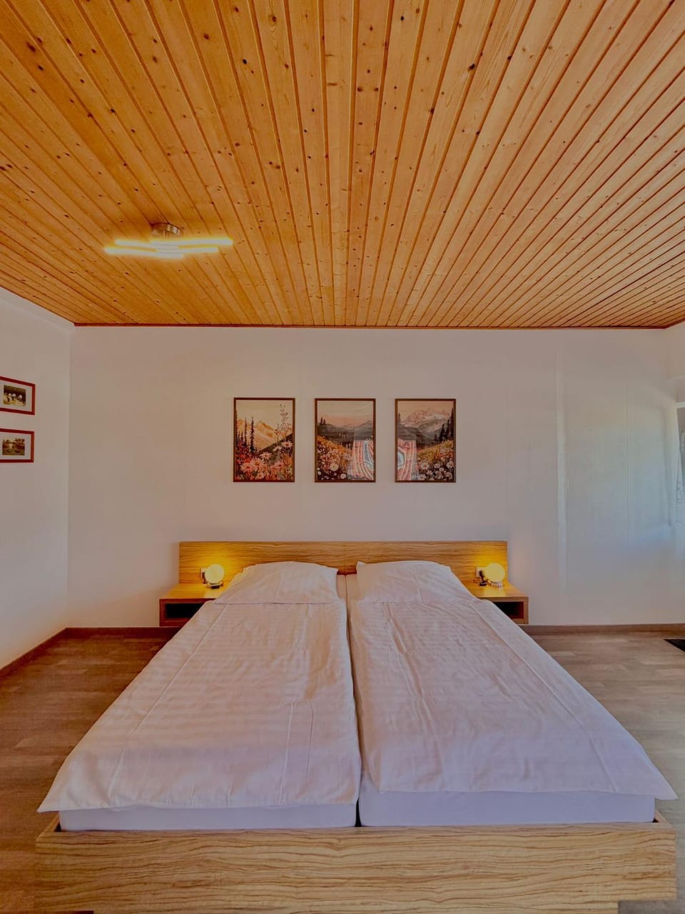 Bed, Photo of the whole room