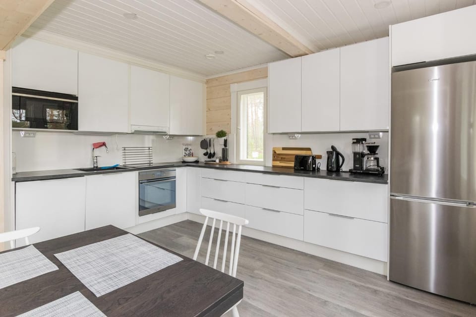 Coffee/tea facilities, Kitchen or kitchenette, dishwasher, oven, toaster