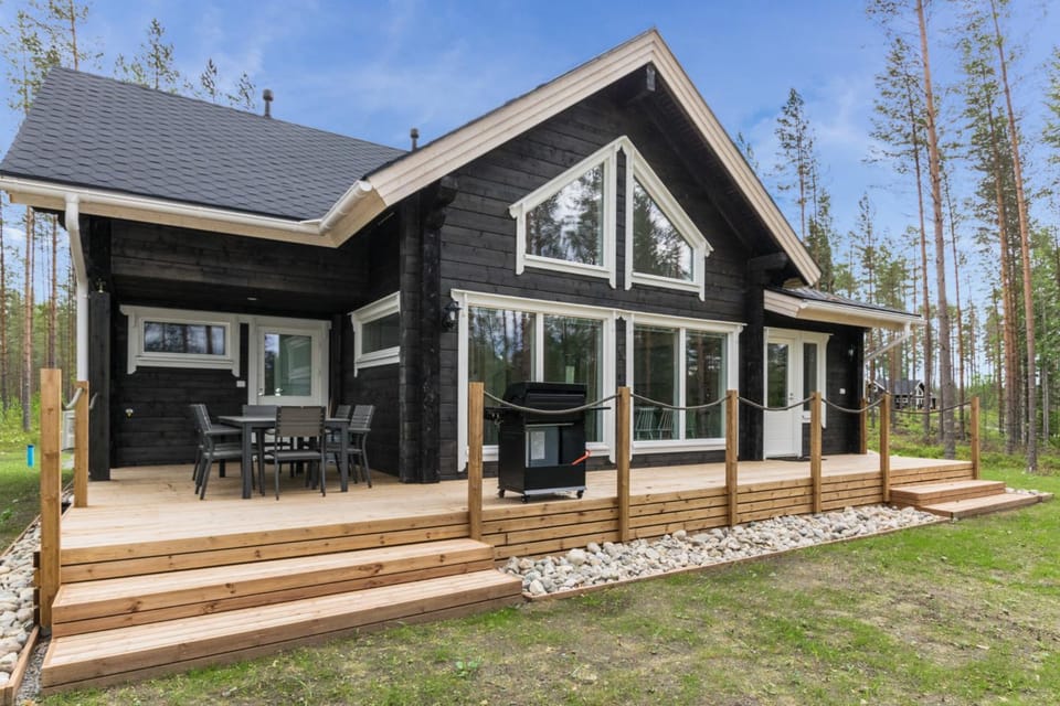 Property building, Patio, Day, Natural landscape, BBQ facilities