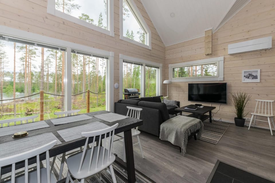 TV and multimedia, Living room, Seating area, Dining area, Lake view