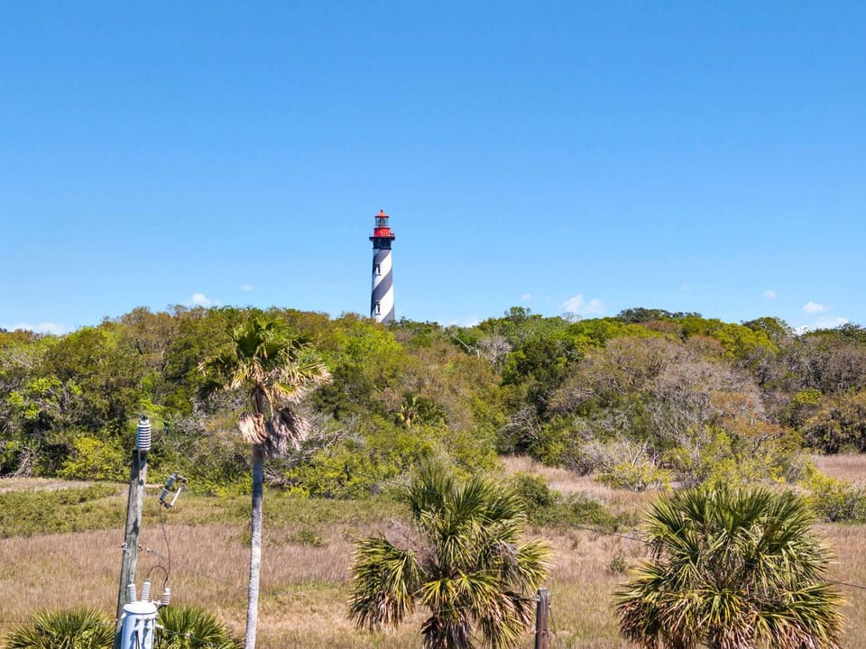 Lighthouse Loft l Marshfront l Walk to Downtown House in Saint Augustine