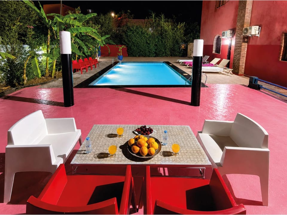 Patio, Food and drinks, Dining area, Food, Pool view, Swimming pool, Drinks, sunbed