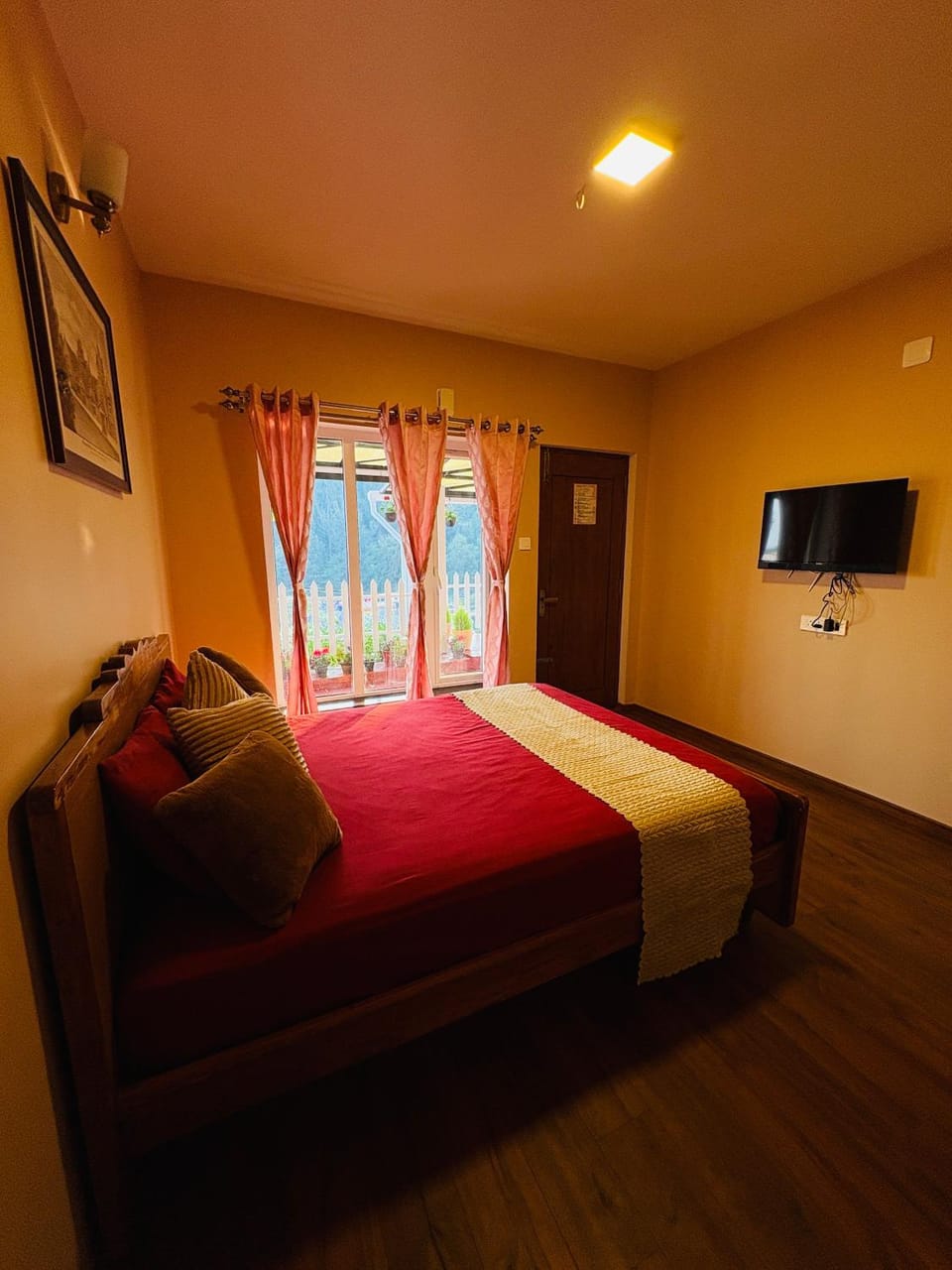 TV and multimedia, Photo of the whole room