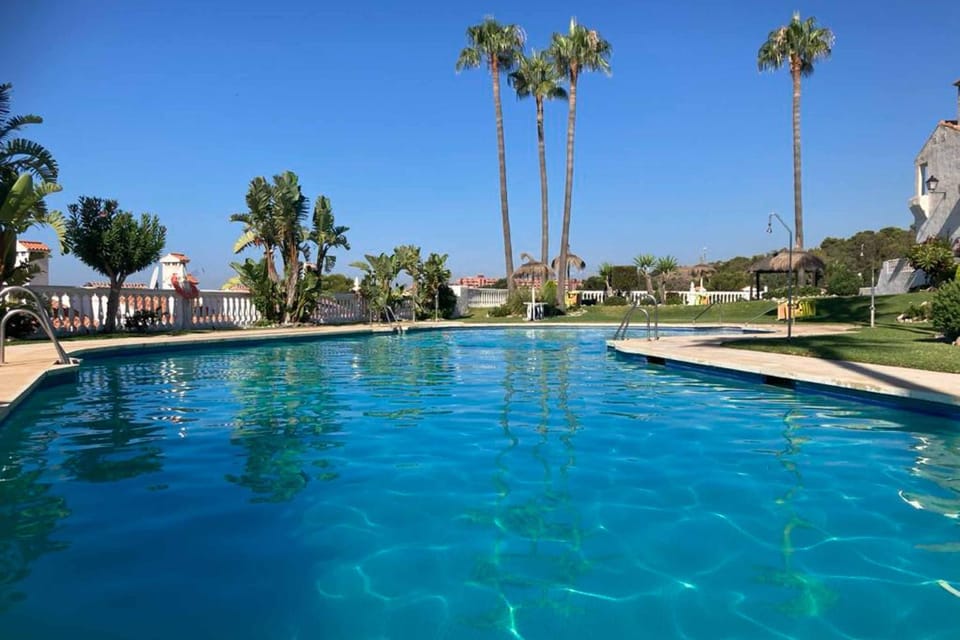 128 - Beautiful Townhouse with Pool, Benalmádena Apartment in Benalmadena