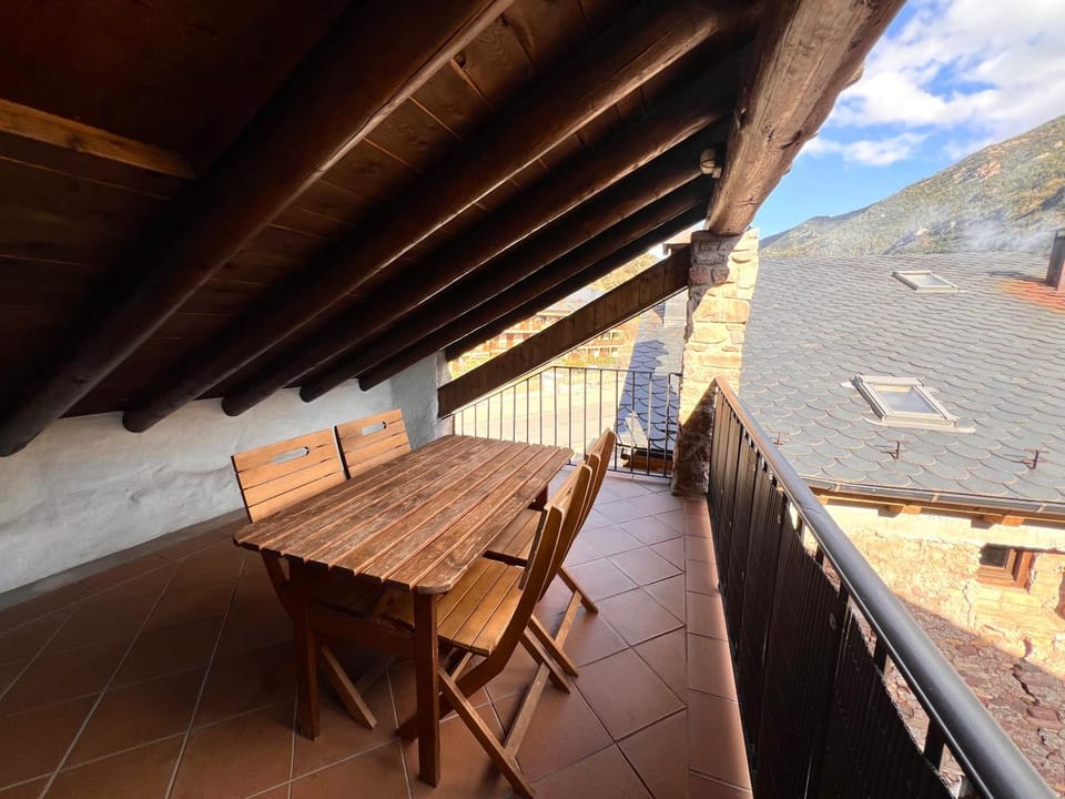 Patio, Natural landscape, View (from property/room), Balcony/Terrace, Dining area, Mountain view