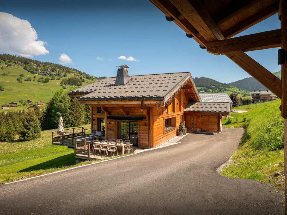 Property building, Day, Natural landscape, Summer, Mountain view