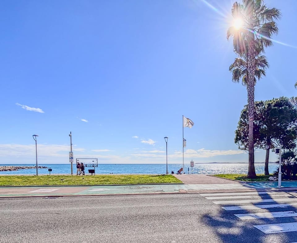 Contemporary 2P Studio Just Steps from the Beach Apartment in Cagnes-sur-Mer