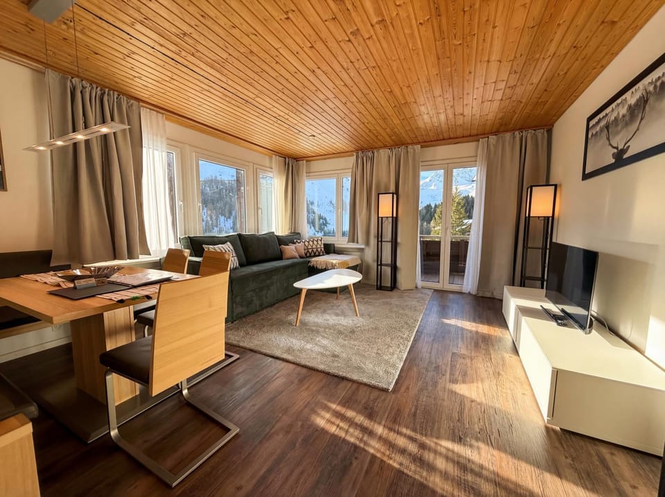 View (from property/room), View (from property/room), Seating area, Dining area