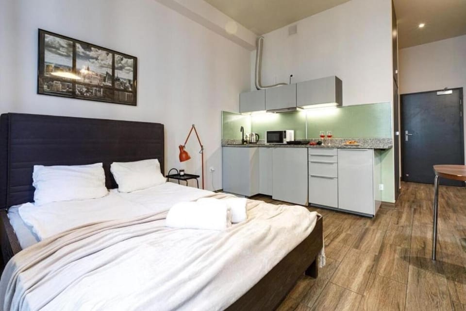 Bed, Kitchen or kitchenette, stove
