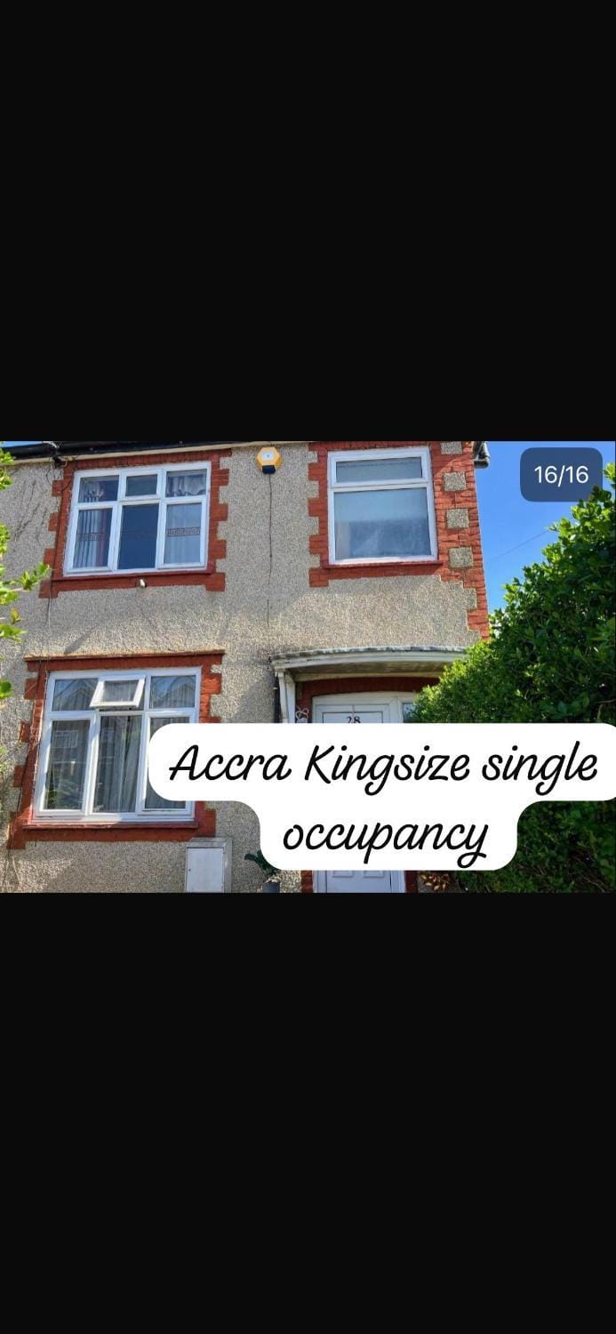 Spacious room in House Vacation rental in London Borough of Hounslow