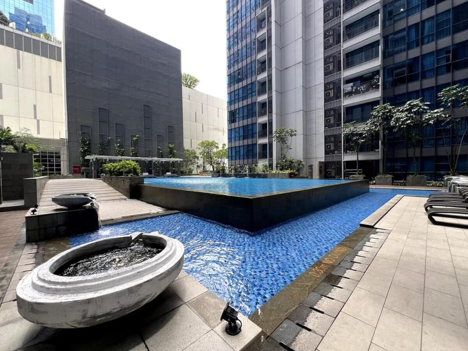 2 Bed Casa Grande Mall Kota Kasablanka, view Swimming Pool By Travelibu Apartment in South Jakarta City