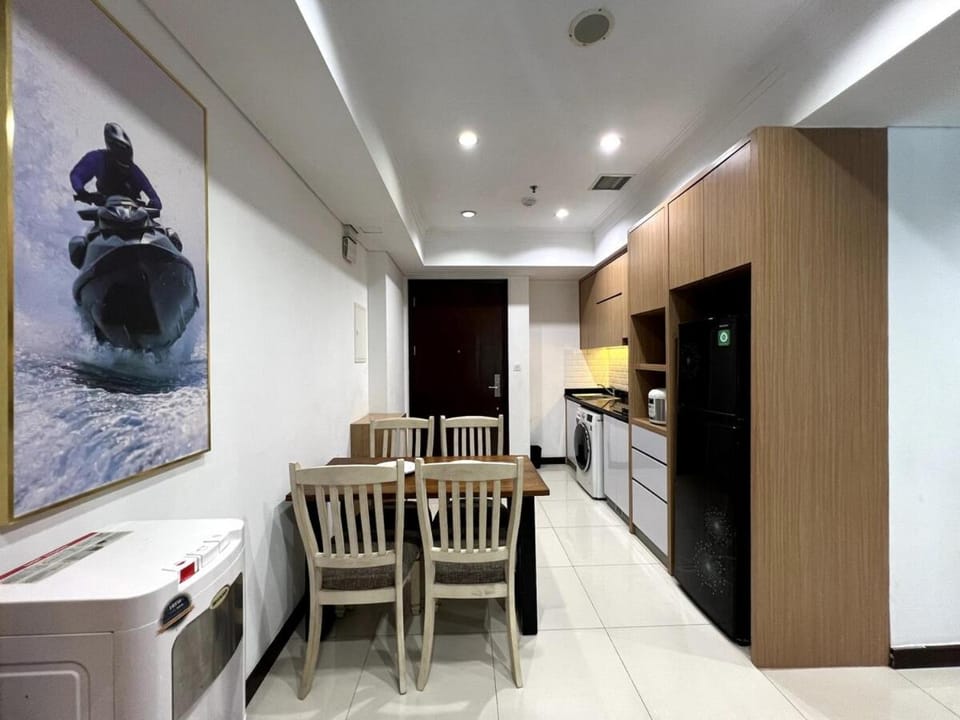 2 Bed Casa Grande Mall Kota Kasablanka, view Swimming Pool By Travelibu Apartment in South Jakarta City