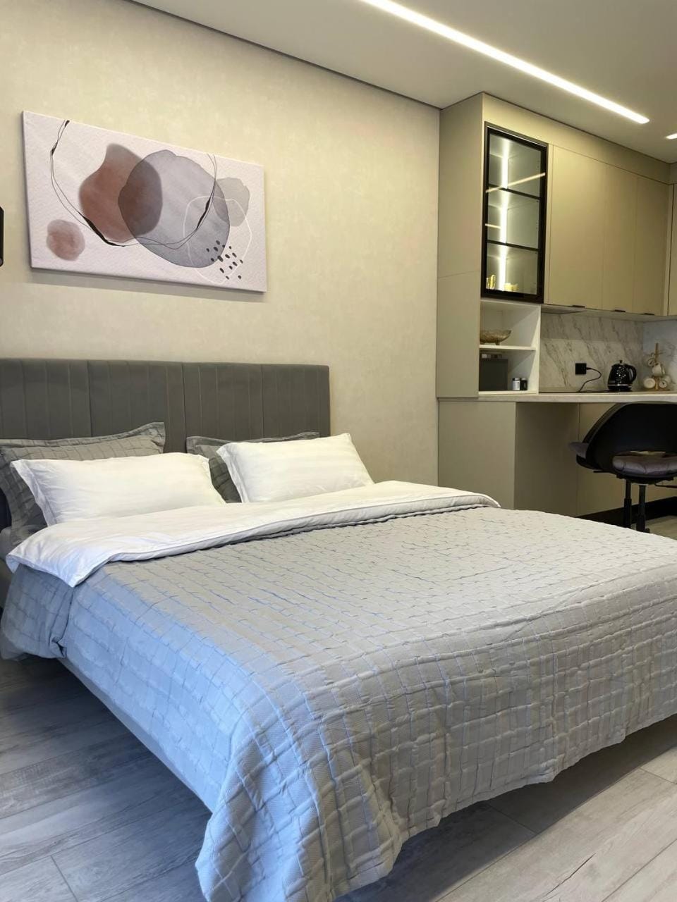 Bed, Kitchen or kitchenette