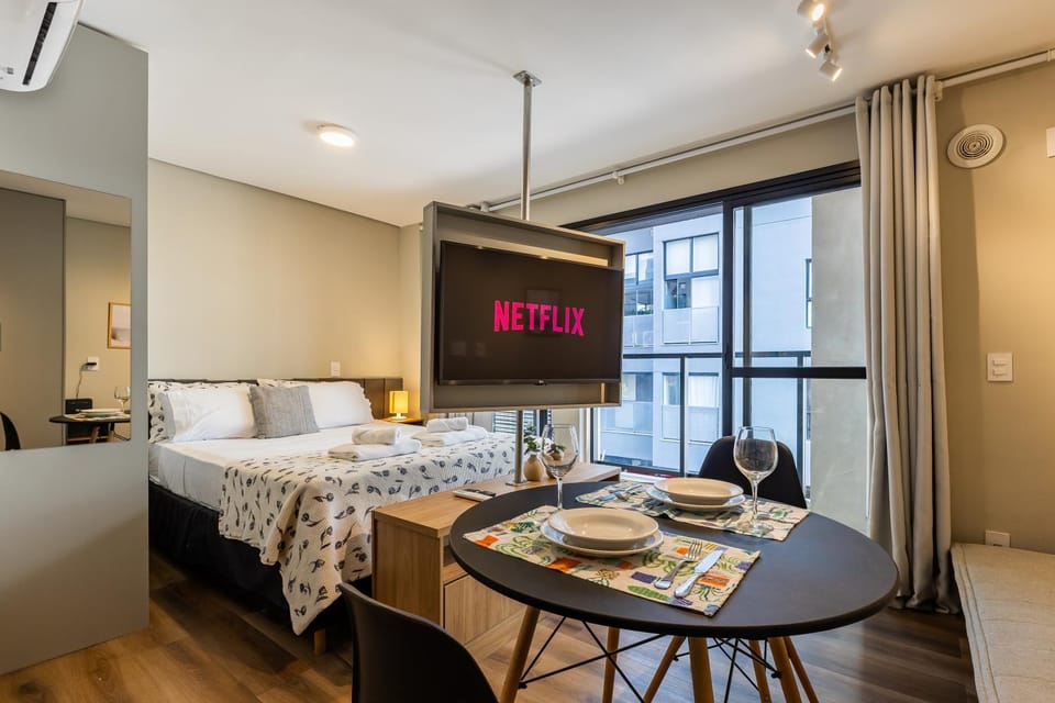 Bed, TV and multimedia, Bedroom