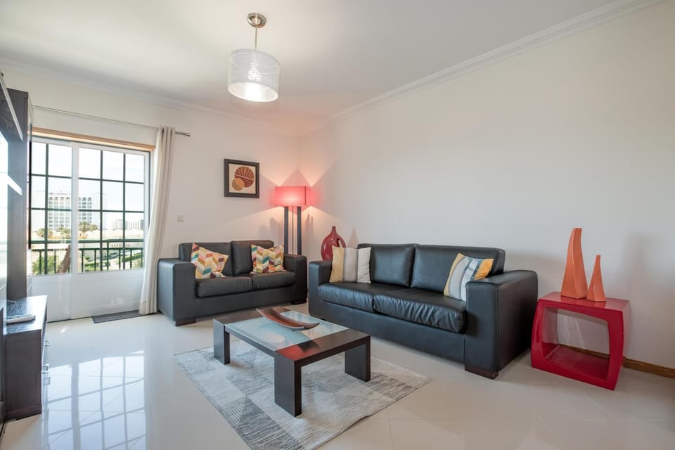 T2 renovated with ocean view Apartment in Quarteira