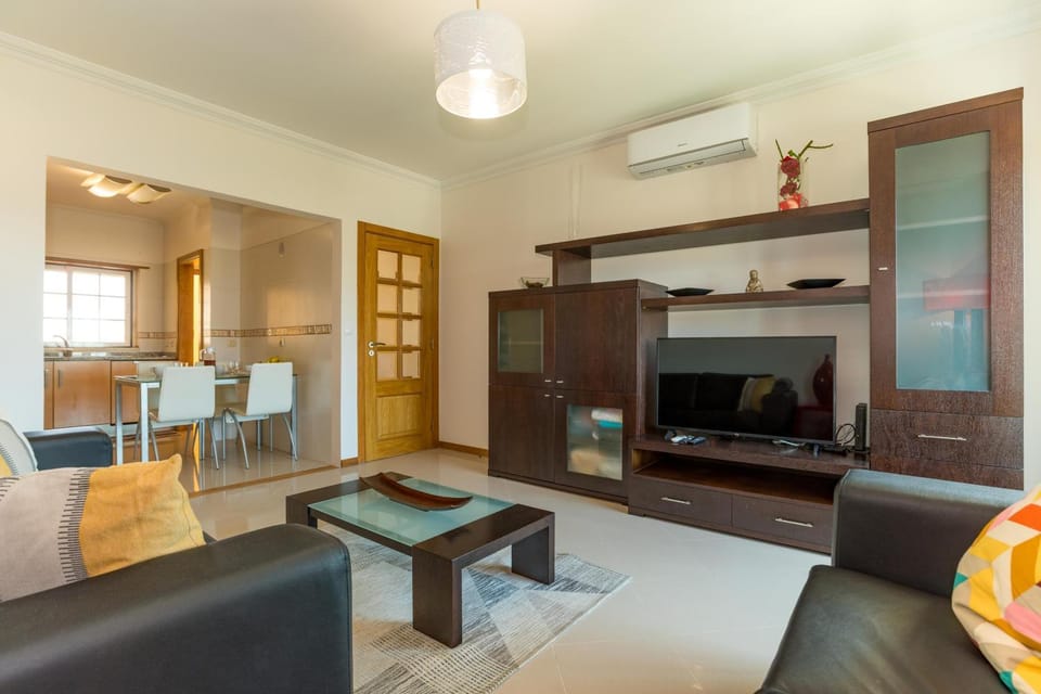 T2 renovated with ocean view Apartment in Quarteira