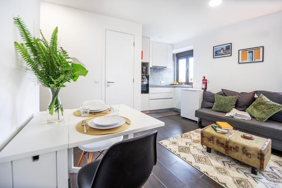 Kitchen or kitchenette, Living room, Seating area, Dining area