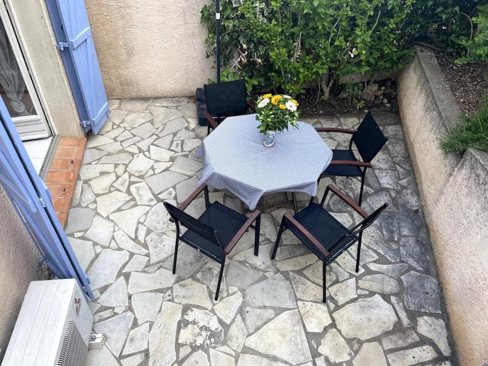 Patio, Dining area
